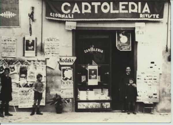 Borgo, com'era e com'è. Storia e foto dell'edicola Mattioli