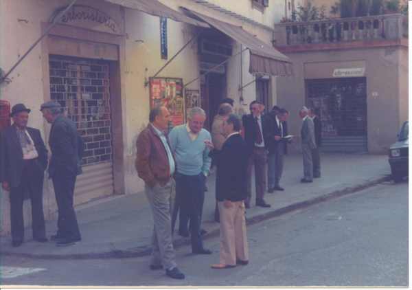 Borgo, com'era e com'è. Storia e foto dell'edicola Mattioli