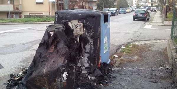 'Campane' in fiamme a Borgo. Atto vandalico? Bravata?