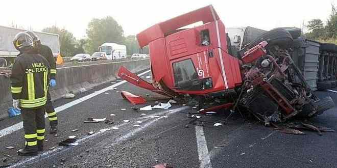 Incidente tra camion, chiusa A1 tra Barberino e Roncobilaccio