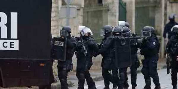 Doppio Blitz. Uccisi gli attentatori di Charlie, la cronaca