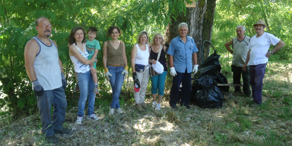 Gli artisti puliscono la Sieve a Ponte a Vicchio. Le foto