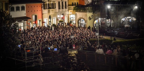 Outlet. Domenica le star di X-Factor, info