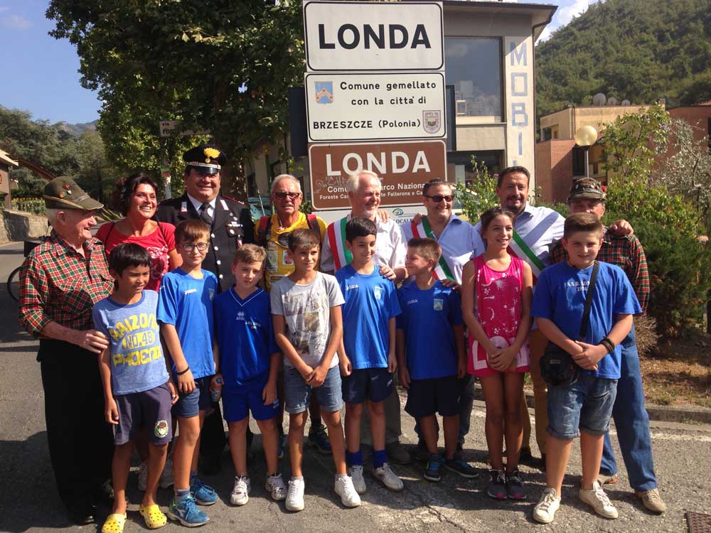 L'alpino camminatore Bellière da Borgo a Londa con OKMugello ed il Galletto.