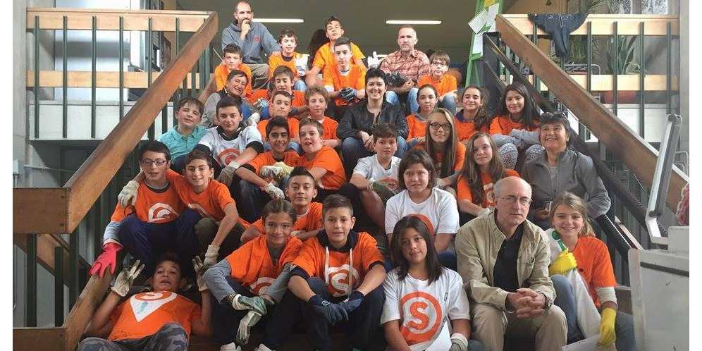 Alunni di Borgo 'puliscono il mondo'. Foto