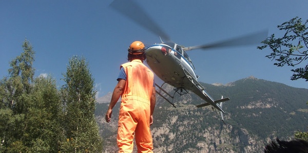 Dopo un giorno il bosco brucia ancora. Due elicotteri attivi a Marradi. Tutto partito dal barbecue