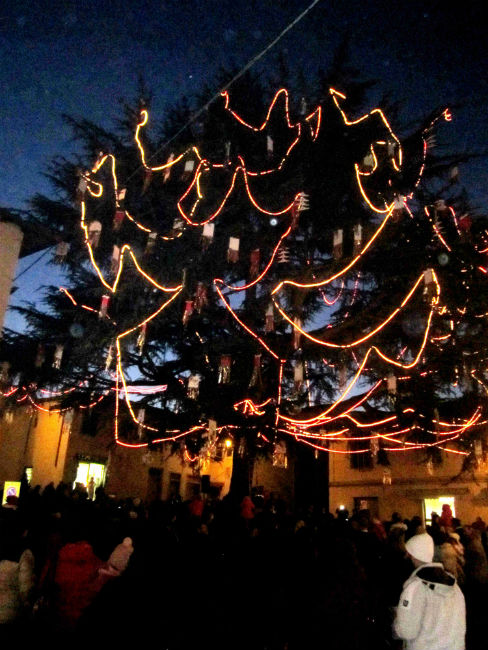 La storia dell'abete e del Natale di Piazza del Poggio