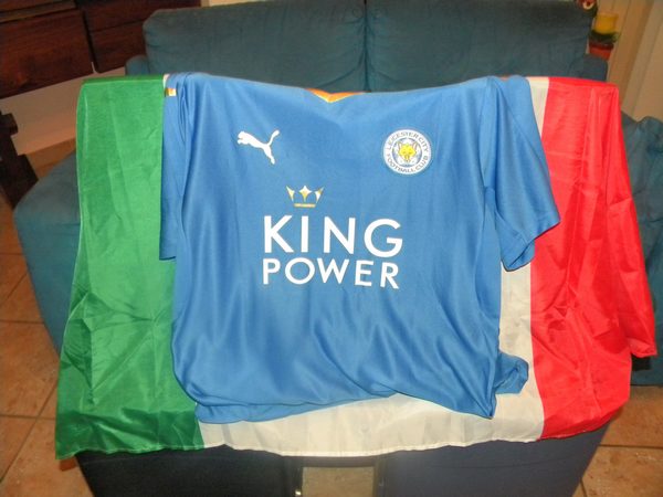 Leicester. Due borghigiani ai festeggiamenti