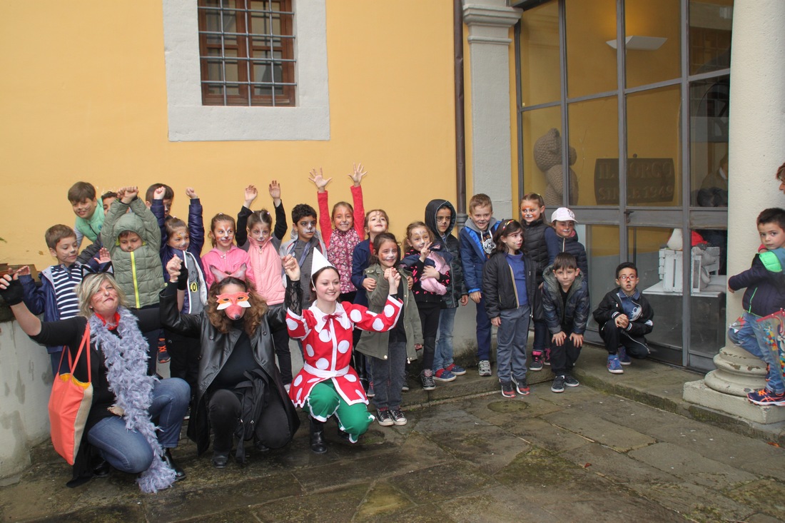 Piccoli cantanti a Villa Pecori: con 'Il gatto e la volpe' la 1A e 1B