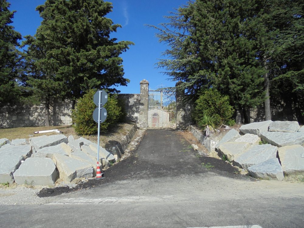Via ai lavori al cimitero di Montecarelli