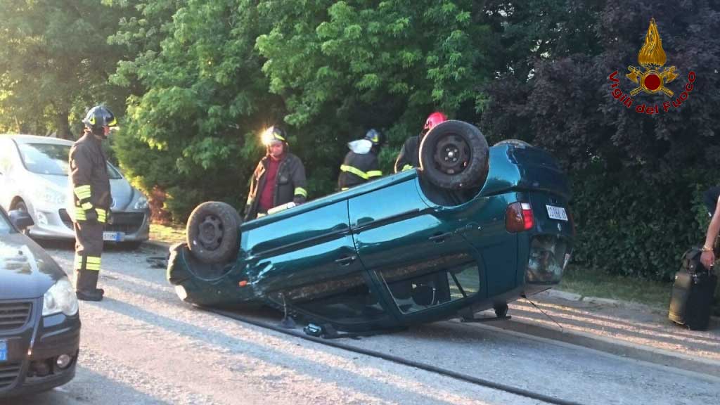 scontro-auto-borgo-vigili-fuoco
