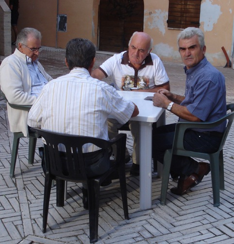 anziani_che_giocano_a_carte