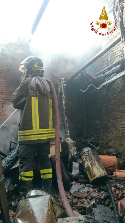 Incendio di Scarperia, non ci sono feriti. Le foto