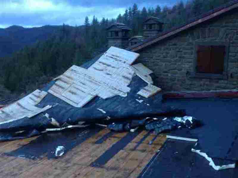 Vento, Palazzuolo conta i danni. Menghetti: Il clima è cambiato