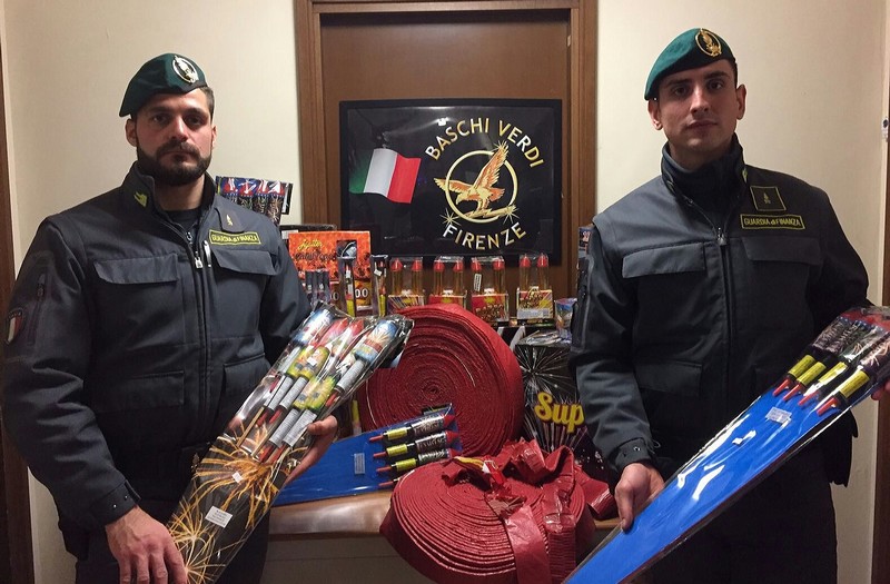 Firenze. Sequestrati 400 kg di fuochi d'artificio illegali