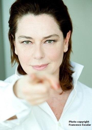 Buon compleanno a Monica Guerritore, in teatro con “Mariti e Mogli”