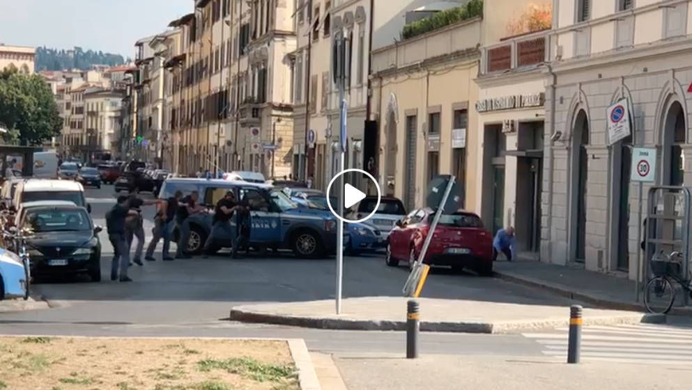 Rapina a Firenze in diretta Facebook. La Polizia arresta i banditi