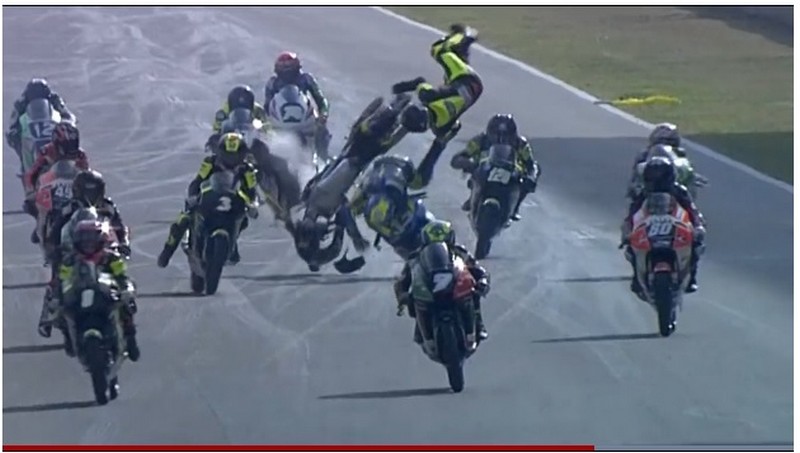 Carambola per due baby piloti. Paura al Mugello, illesi. Le foto del Civ