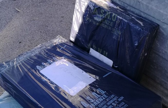 Abbandona sacchi con eternit. 'Beccato' dalle fototrappole