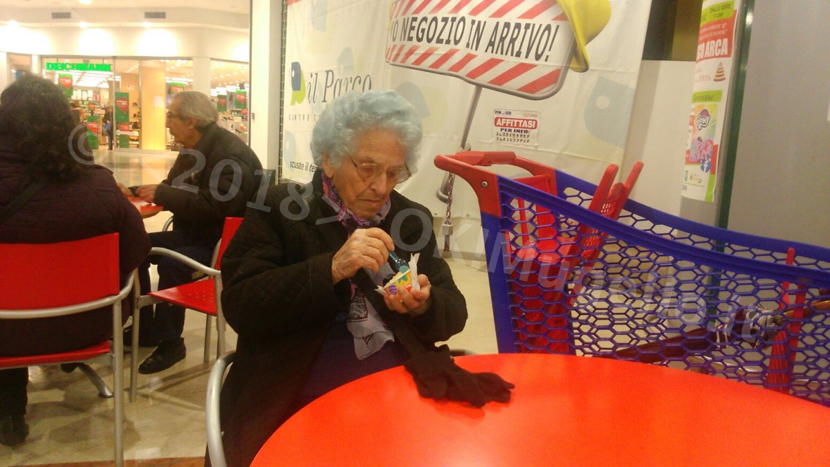 103 anni per Elena Rocchi e stende ancora la pasta. Tanti auguri