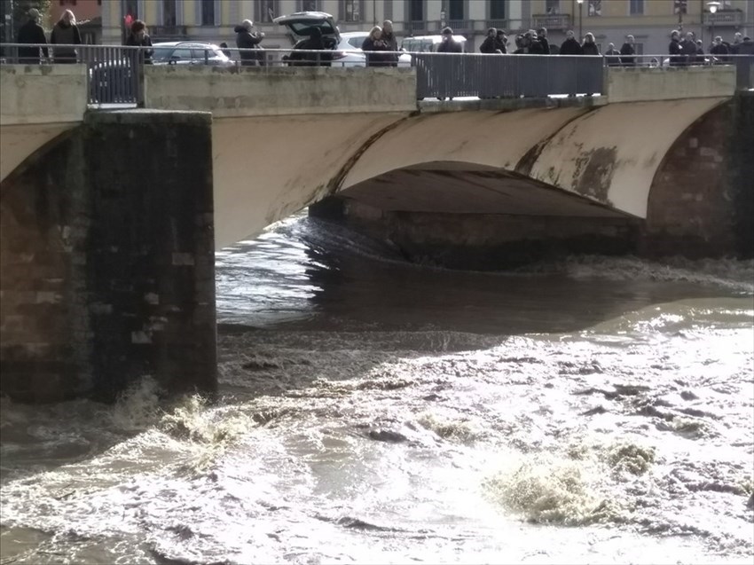 L'ondata di piena in centro