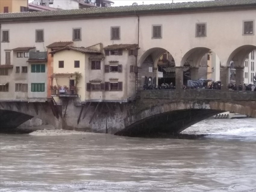 L'ondata di piena in centro