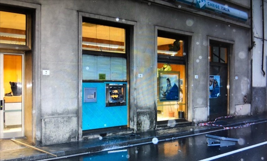 Tenato furto Sportello Bancomat Carige - Pontassieve.