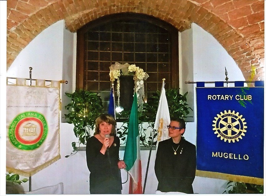 Fattoria il Palagio; a sx l’avv. Monica Sforzini della Delegazione del Mugello dell’Accademia della Cucina e Sabrina Landi Malavolti presidente del Rotary Club Mugello.