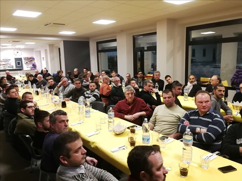 Panoramica della sala del Centro Giovanile durante il convivio dei titolari e dipendenti delle Ditte che hanno lavorato.