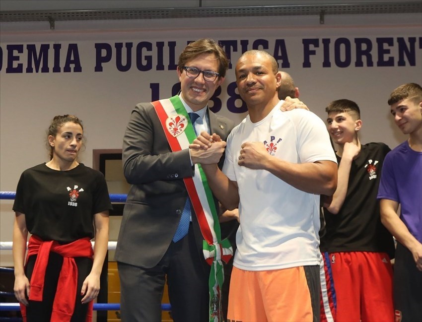 Il sindaco Nardella col campione fiorentino Leonard Bundu