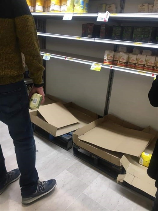 Situazione scaffali Esselunga del Gignoro a Firenze il 23/02/20