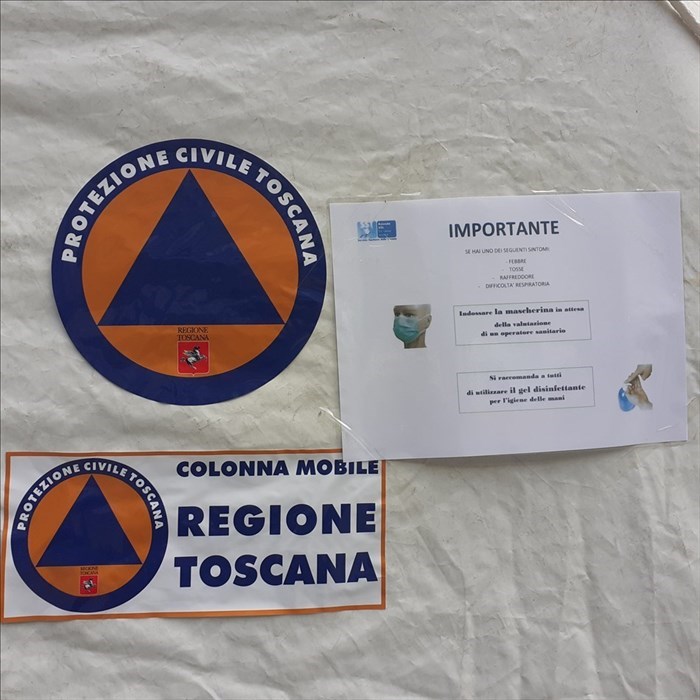 la tenda della Croce Rossa che fa parte della Colonna Mobile della Regione Toscana