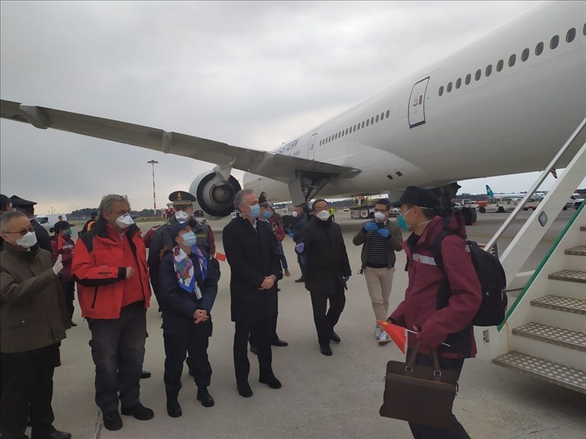 L'arrivo di dottori e prodotti medicali cinesi per la Toscana