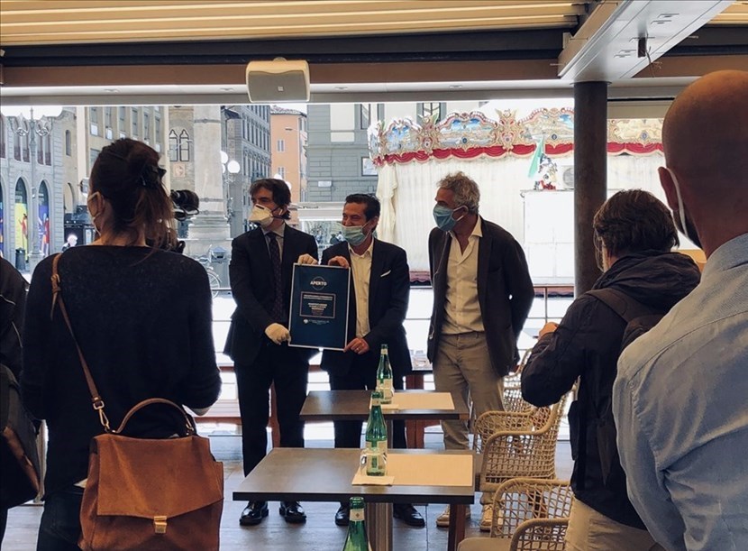 La protesta in piazza della Repubblica