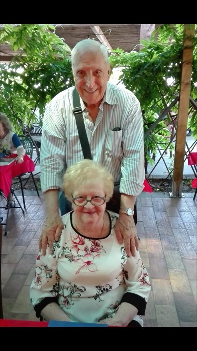 Dopo 65 anni insieme il sorriso è ancora smagliante ( 2020)