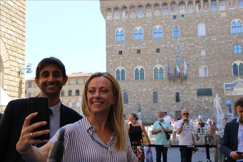 Meloni a Firenze: "La Toscana è contendibile, la libereremo dal guinzaglio della sinistra"