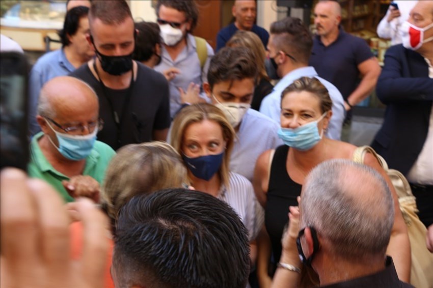 Meloni a Firenze: "La Toscana è contendibile, la libereremo dal guinzaglio della sinistra"