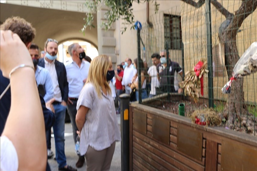 Meloni a Firenze: "La Toscana è contendibile, la libereremo dal guinzaglio della sinistra"