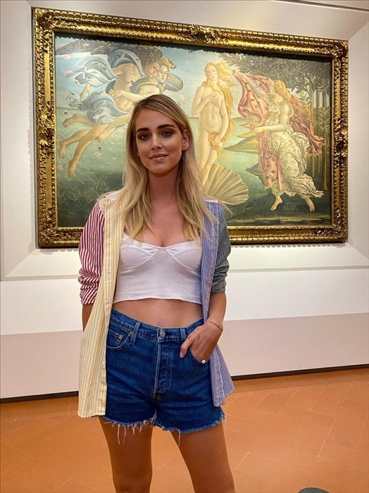 Chiara Ferragni in visita agli Uffizi