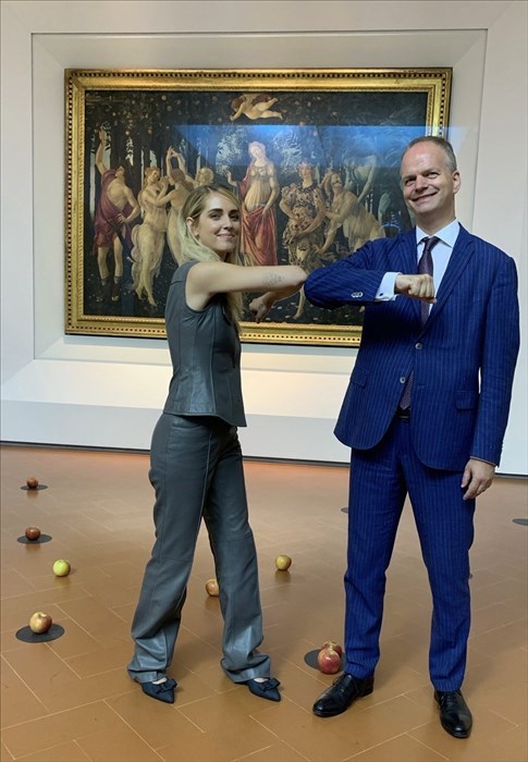 Chiara Ferragni in visita agli Uffizi