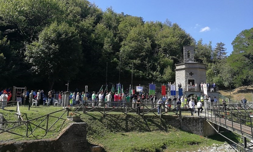 Pamoranica del Monumento attiguo al Lamone  durante la cerimonia rievocativa.