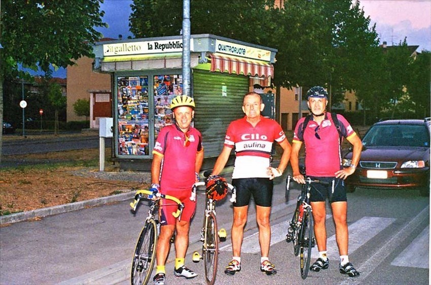 Anno 2002. La partenza della Borgo-San Luca; da sinistra mauro Noferini, Emilio Gori e Marco Gualdani (Foto A.Giovannini)