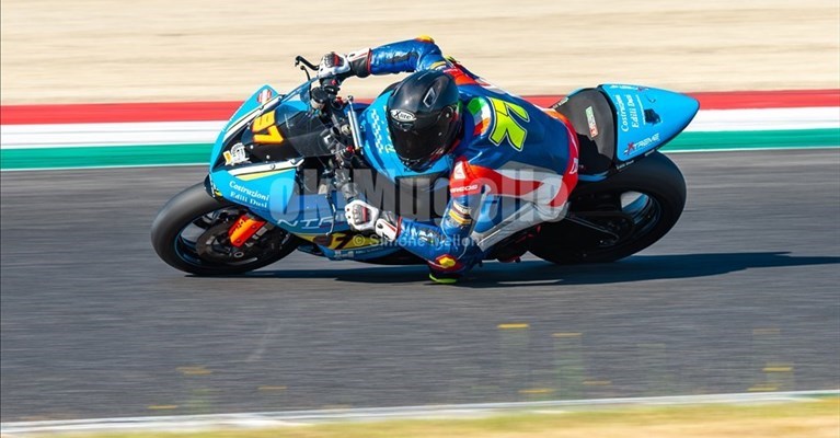 Lorenzo Petrarca (97) vincitore della difficile gara di domenica del trofeo Pirelli Cup 600