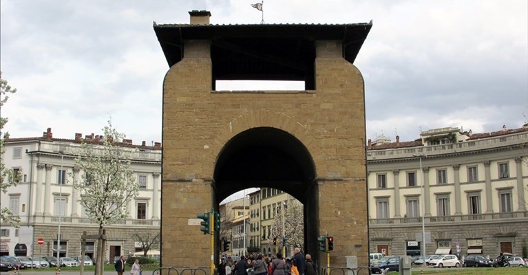 Piazza Beccaria con la sua porta