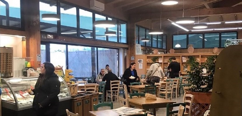 Una immagine del ristorante interno al Forteto