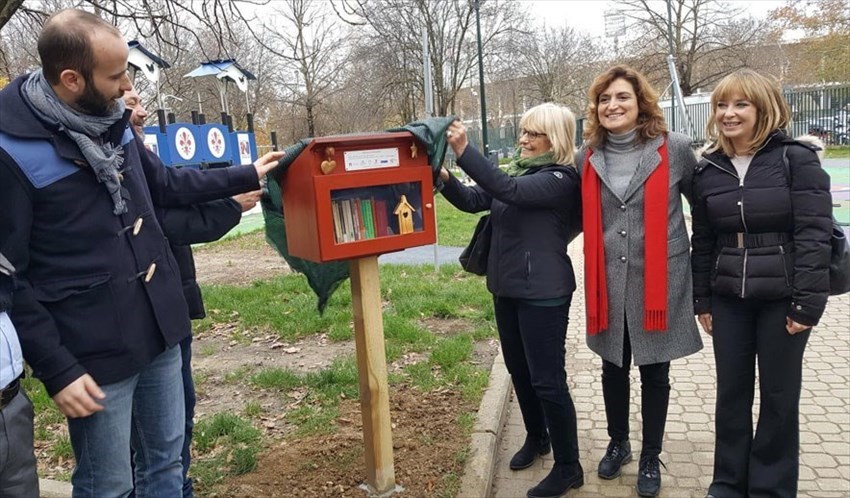 L'inaugurazione della casetta scambio libri, la prima a Fiirenze del 19 dicembre 2019