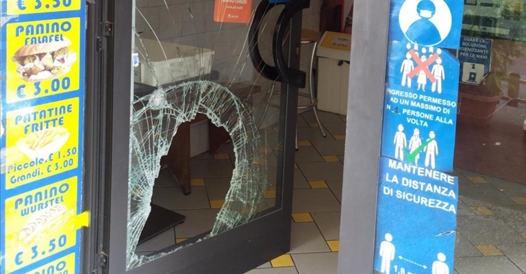 la spaccata di via Doni