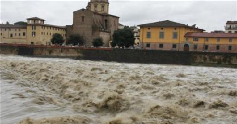 piena dell'Arno in città