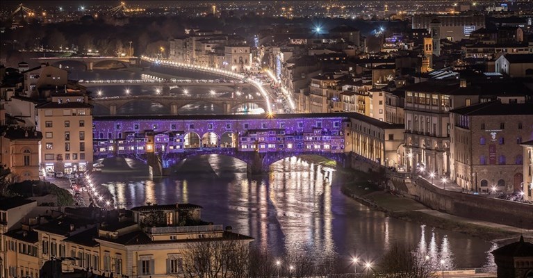 Il Ponte vecchio illuminato