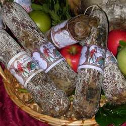 Il suino di cinto toscano il suo salame. Prodotto anche in Mugello